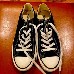 Women’s classic black Converse low tops size 8 1/2
